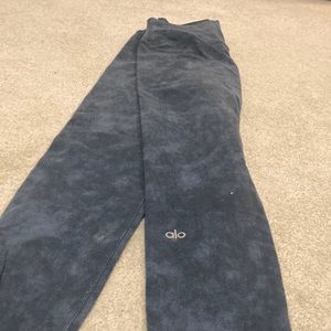Women’s blue alo leggings M